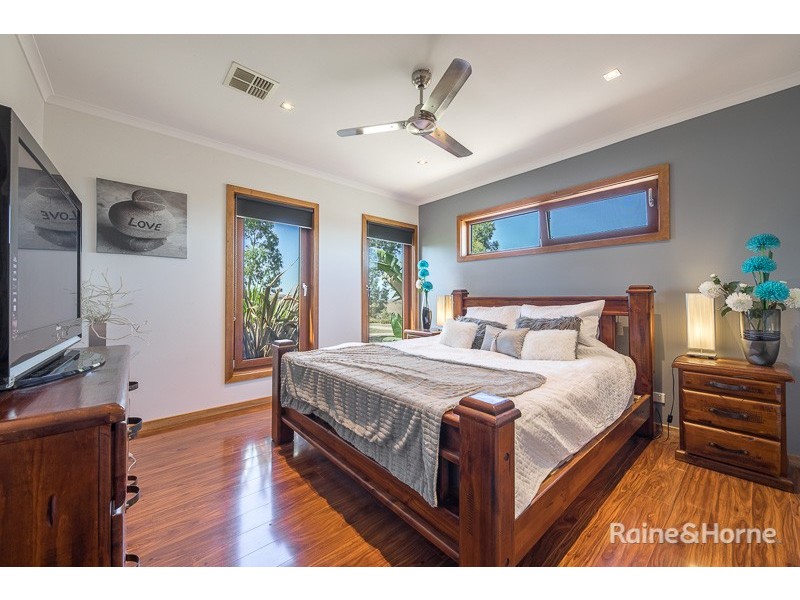 12 Stratford Close, Sunbury VIC 3429