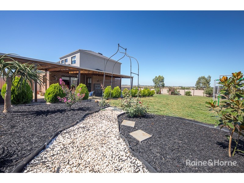 12 Stratford Close, Sunbury VIC 3429