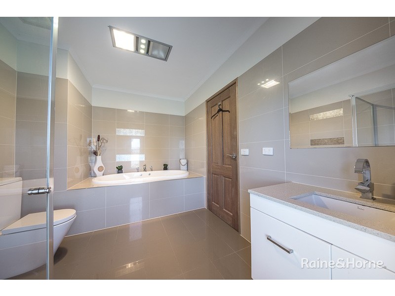 12 Stratford Close, Sunbury VIC 3429