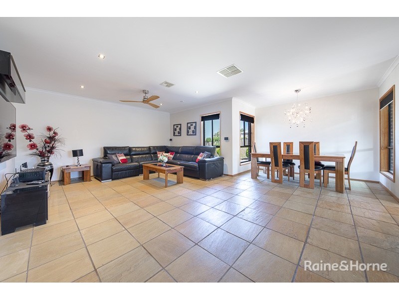 12 Stratford Close, Sunbury VIC 3429
