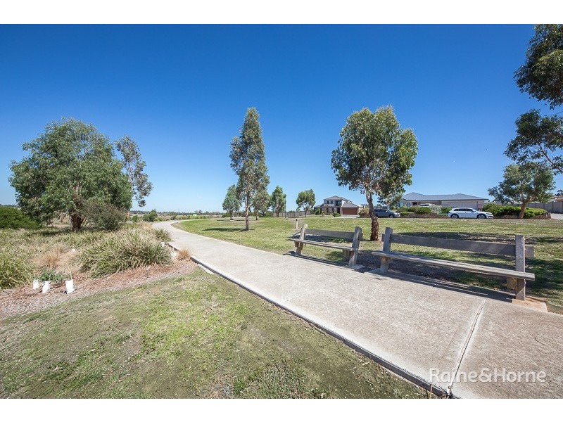 12 Stratford Close, Sunbury VIC 3429