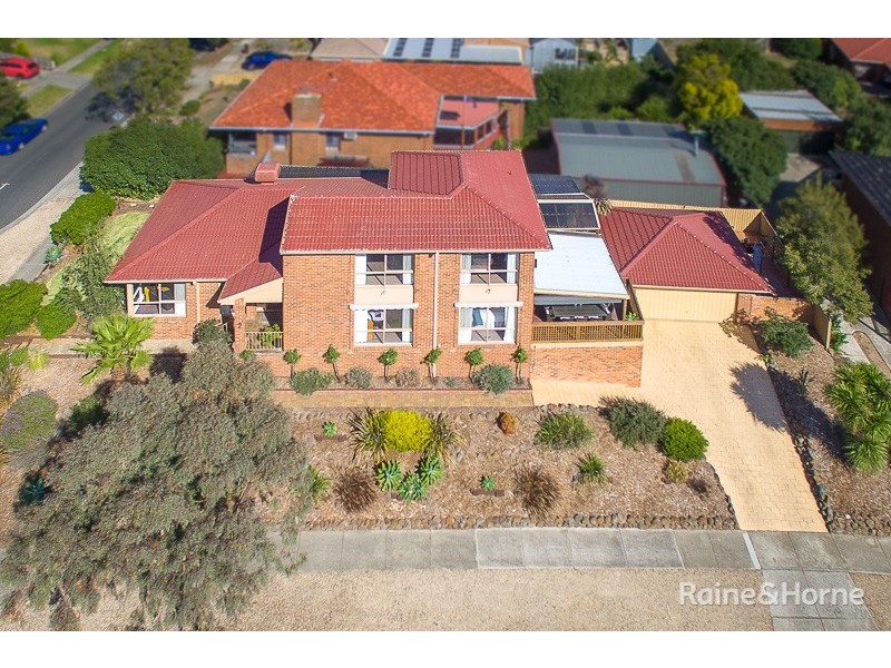 2 Harcombe Drive, Sunbury VIC 3429