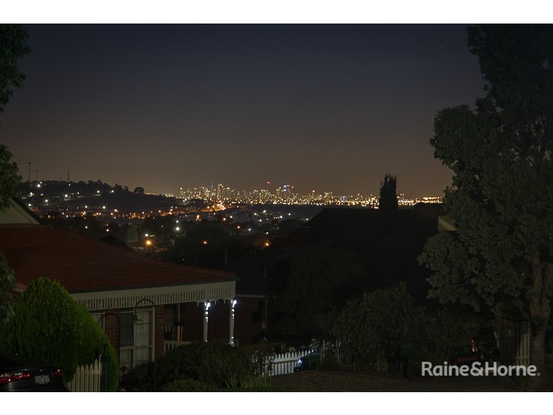2 Harcombe Drive, Sunbury VIC 3429