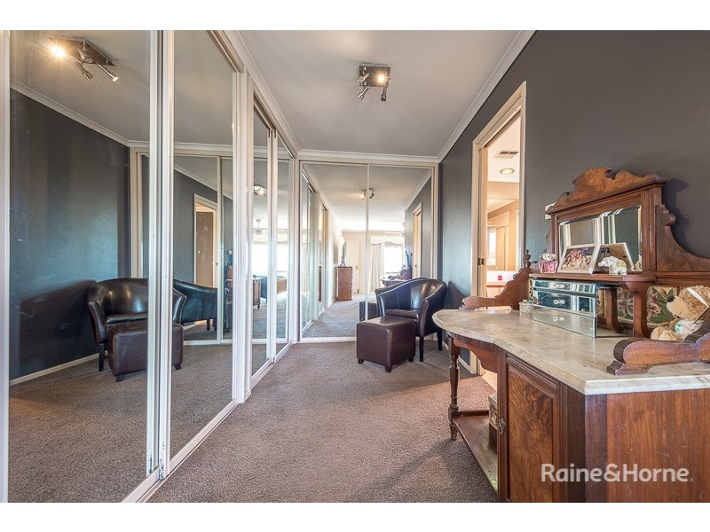 2 Harcombe Drive, Sunbury VIC 3429