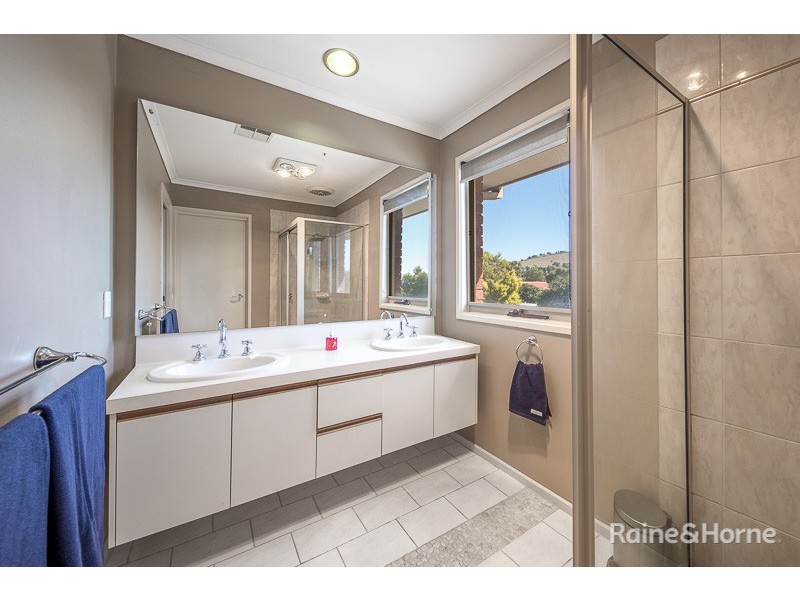 2 Harcombe Drive, Sunbury VIC 3429