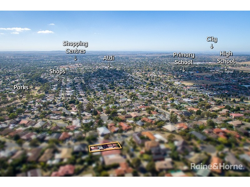 2 Harcombe Drive, Sunbury VIC 3429