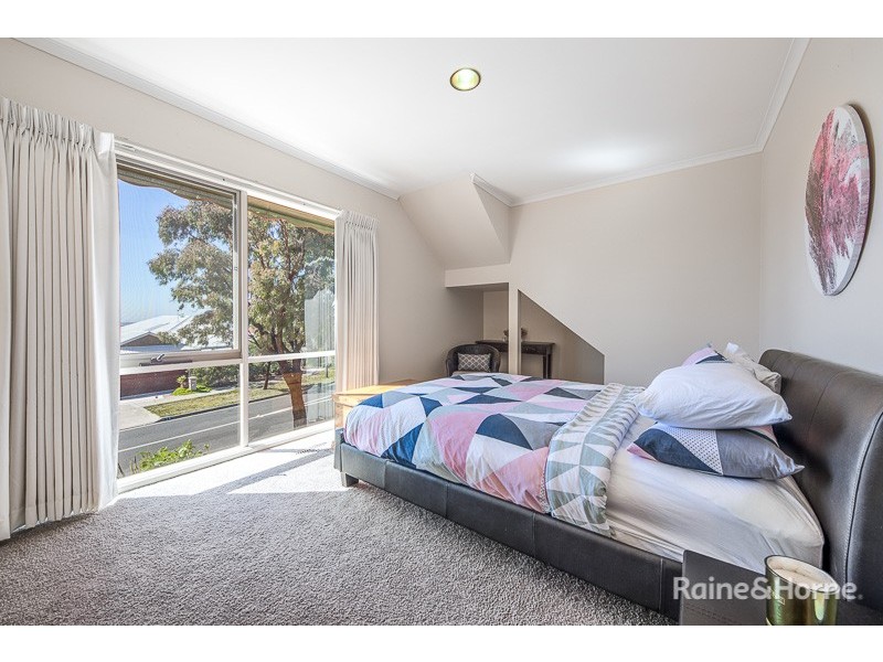 2 Harcombe Drive, Sunbury VIC 3429