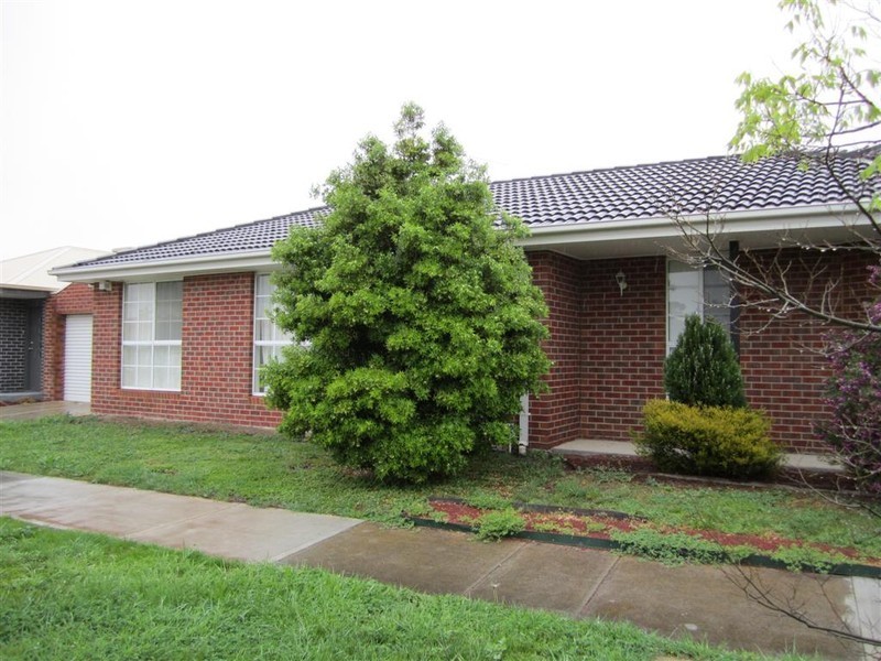 20  SORBONNE DRIVE, Sunbury VIC 3429