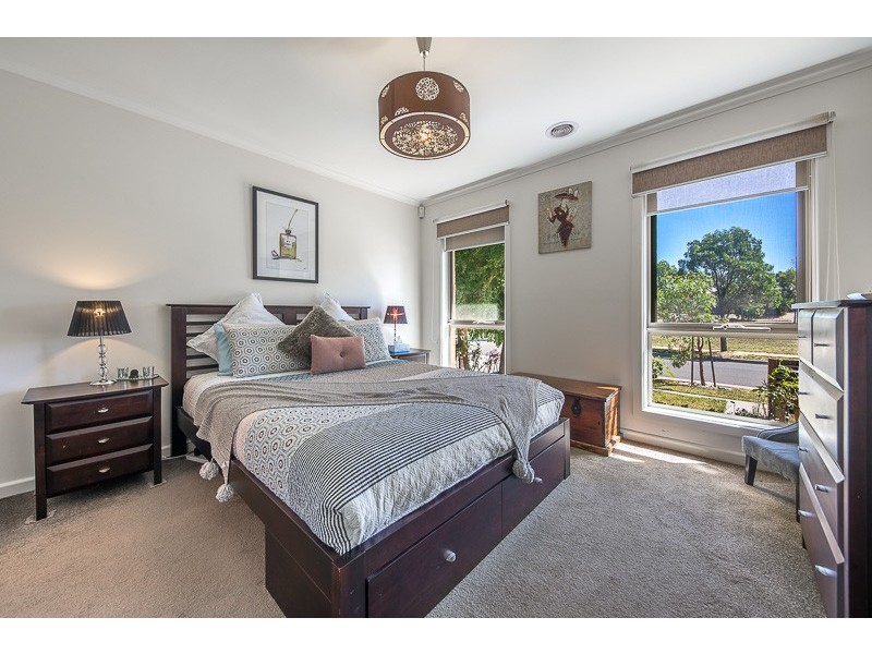 8 Keeper Street, Sunbury VIC 3429