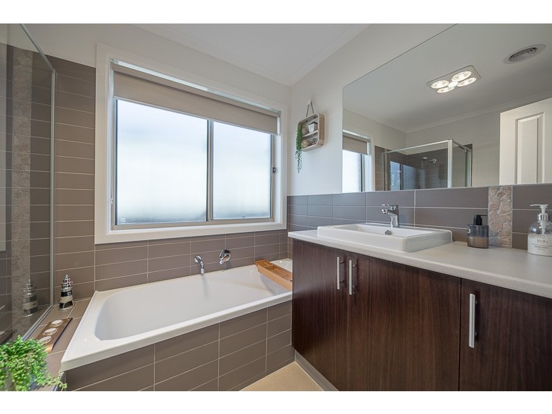 8 Keeper Street, Sunbury VIC 3429