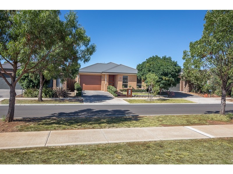8 Keeper Street, Sunbury VIC 3429