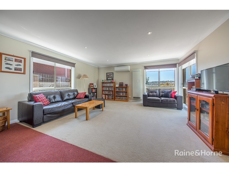 28 Backhaus Avenue, Sunbury VIC 3429