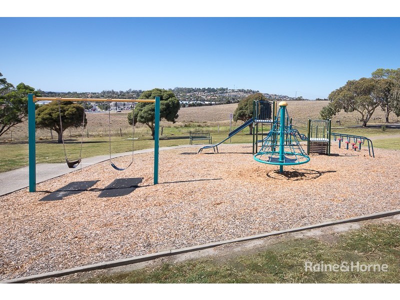 28 Backhaus Avenue, Sunbury VIC 3429