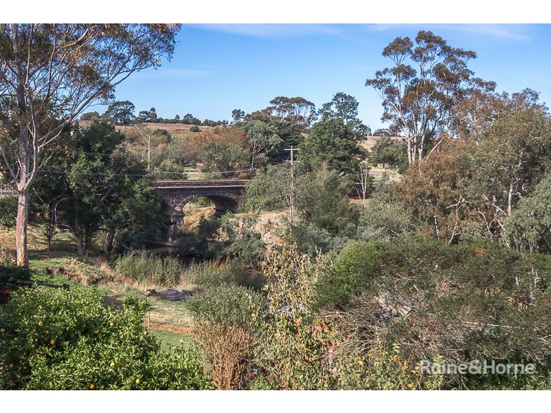 27 Powlett Street, Sunbury VIC 3429