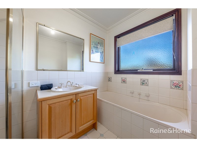 27 Powlett Street, Sunbury VIC 3429
