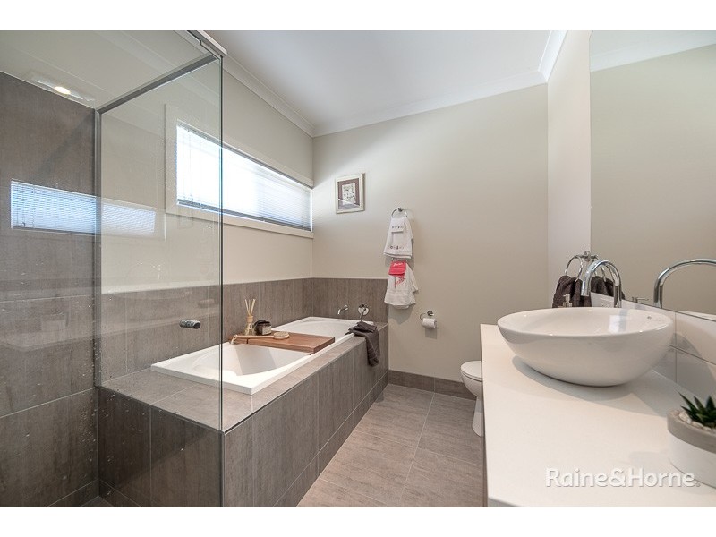 1/4 Anderson Road, Sunbury VIC 3429