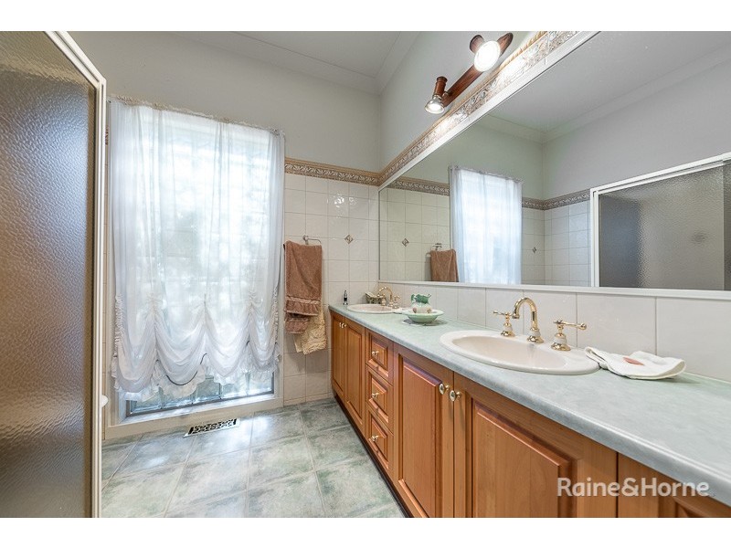 13 The Heights, Sunbury VIC 3429