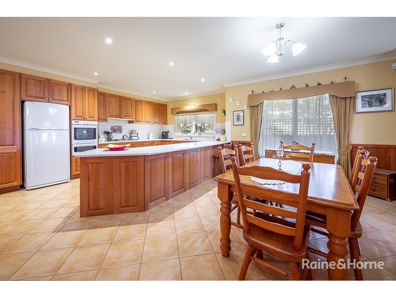 13 The Heights, Sunbury VIC 3429