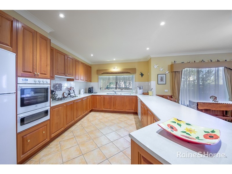 13 The Heights, Sunbury VIC 3429