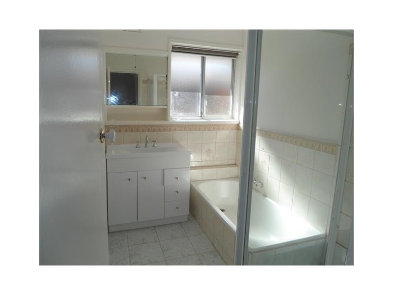 28 Lindsay Avenue, Sunbury VIC 3429