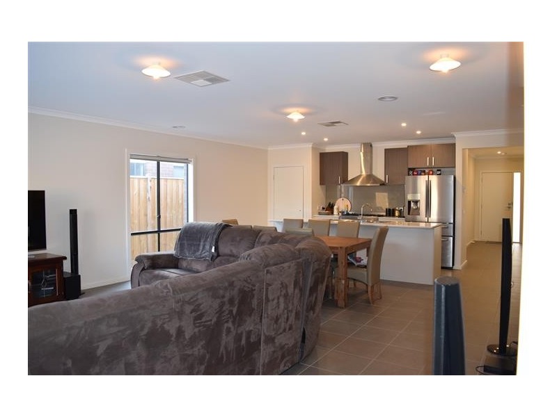 30 Fairfield Crescent, Diggers Rest VIC 3427