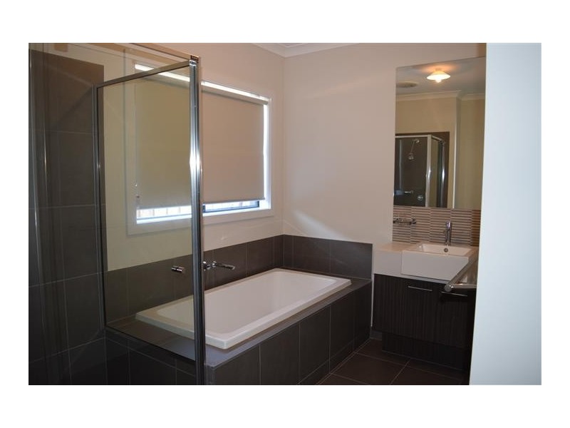 30 Fairfield Crescent, Diggers Rest VIC 3427