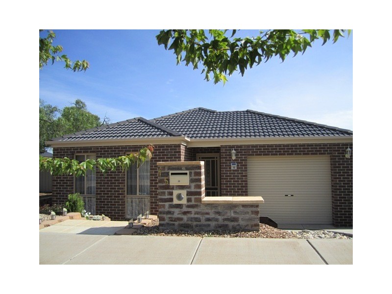 15 GOLFLINKS DRIVE, Sunbury VIC 3429