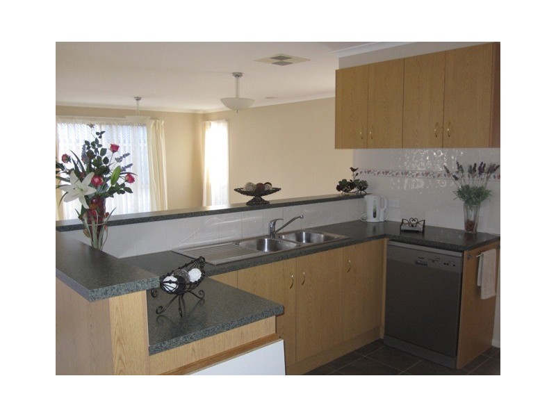 15 GOLFLINKS DRIVE, Sunbury VIC 3429