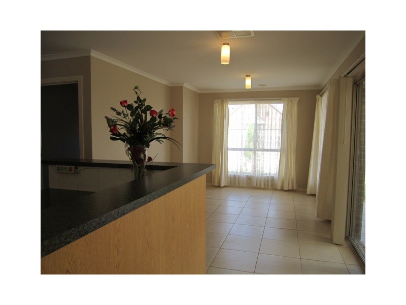 15 GOLFLINKS DRIVE, Sunbury VIC 3429