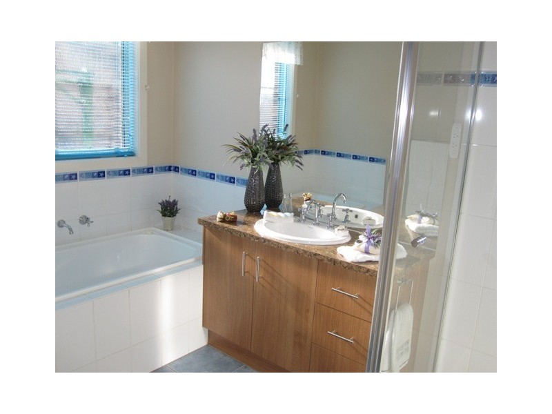 15 GOLFLINKS DRIVE, Sunbury VIC 3429