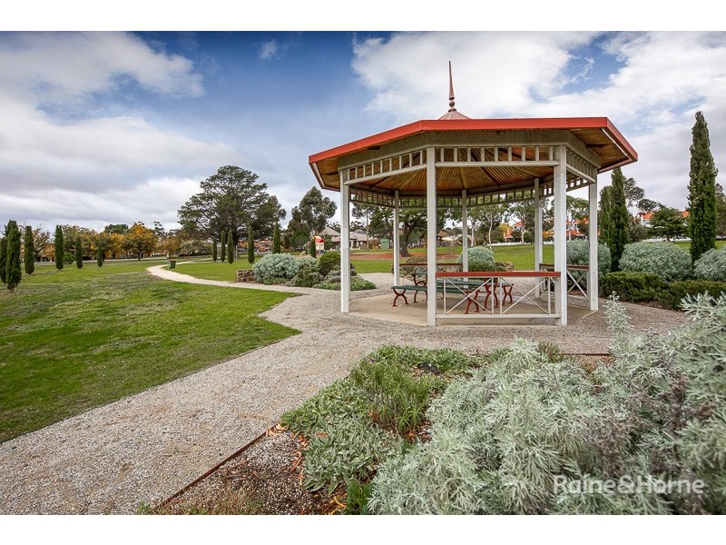 16 Blackwood Place, Sunbury VIC 3429