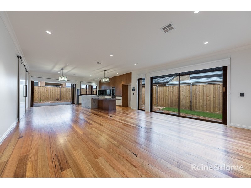 6 AIR AVENUE, Diggers Rest VIC 3427
