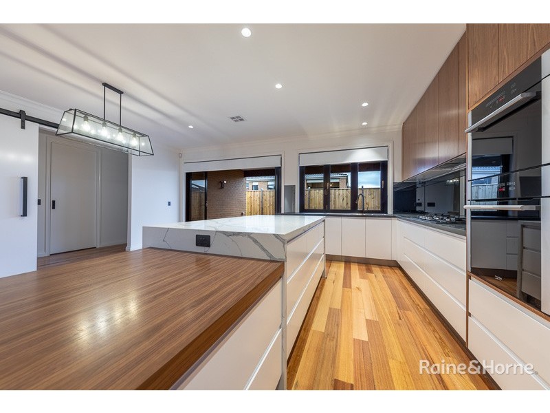 6 AIR AVENUE, Diggers Rest VIC 3427