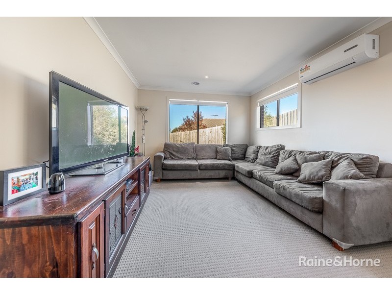 21 Glastonbury Drive, Sunbury VIC 3429