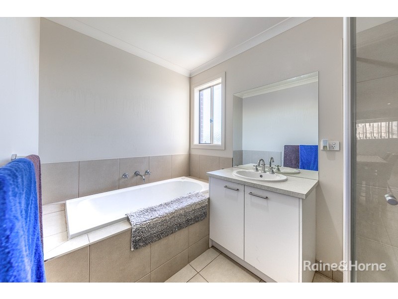 21 Glastonbury Drive, Sunbury VIC 3429