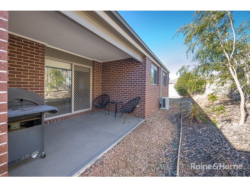 21 Glastonbury Drive, Sunbury VIC 3429