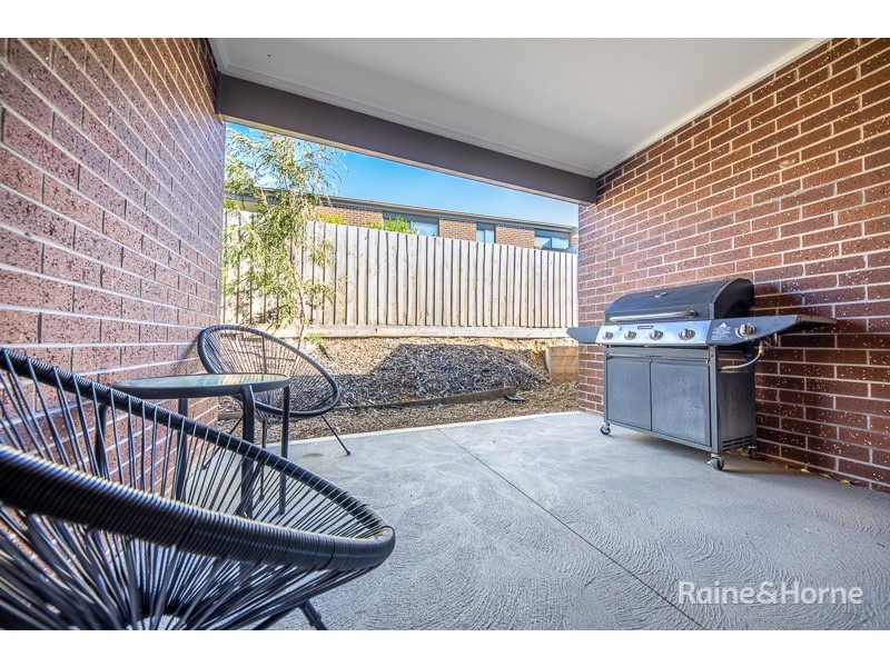 21 Glastonbury Drive, Sunbury VIC 3429