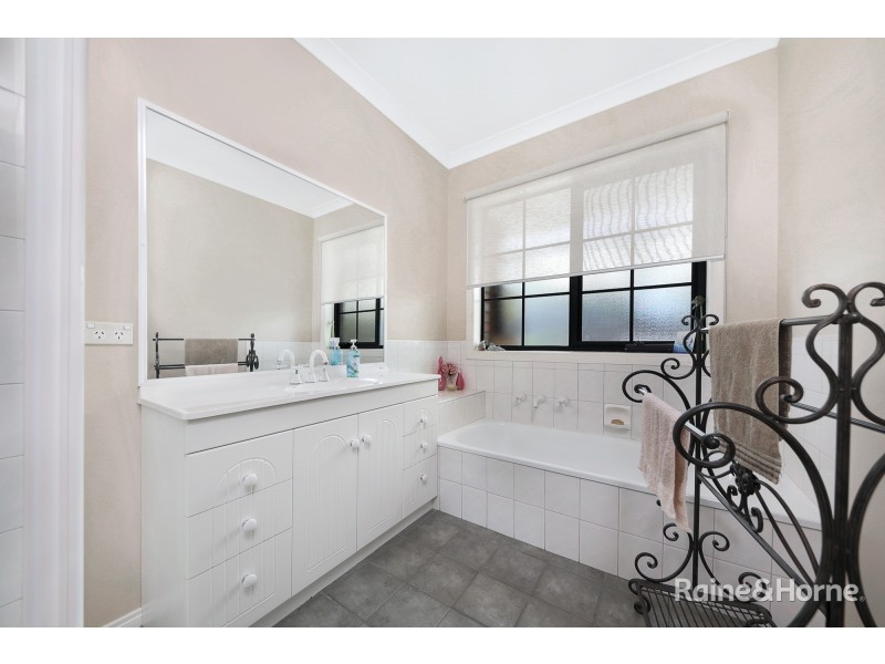 4 Slim Court, Sunbury VIC 3429