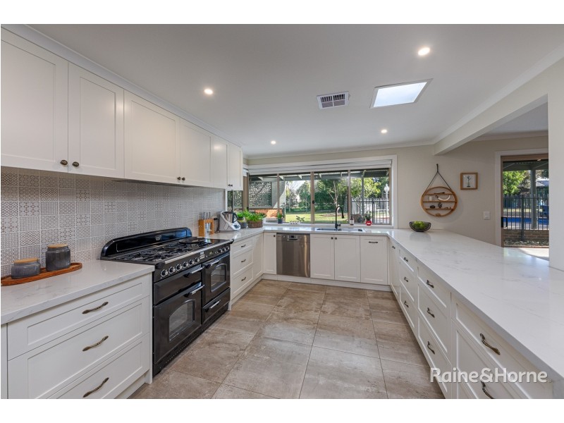 13 Tennyson Court, Sunbury VIC 3429