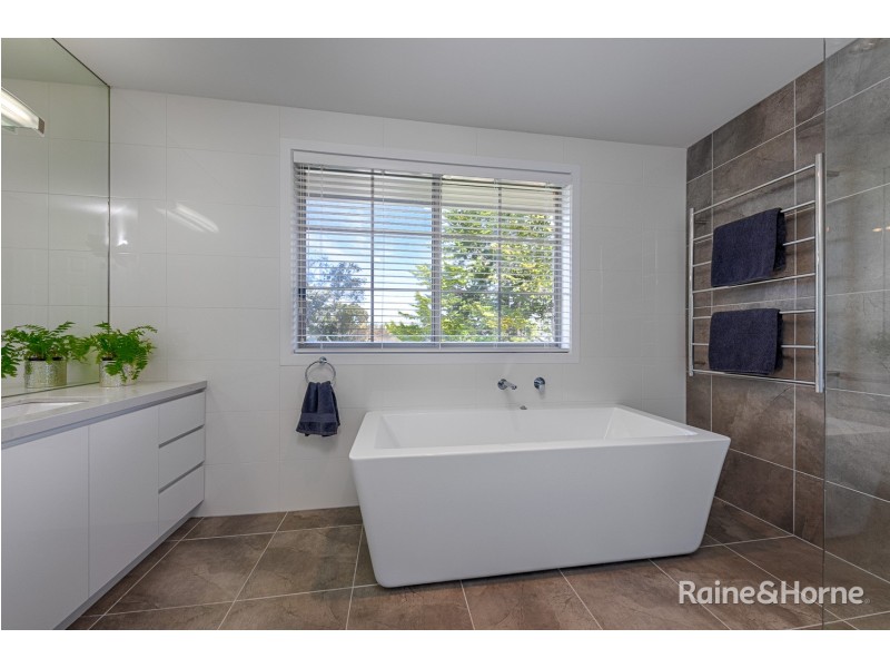 13 Tennyson Court, Sunbury VIC 3429