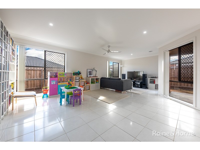 16 Gosse Crescent, Brookfield VIC 3338