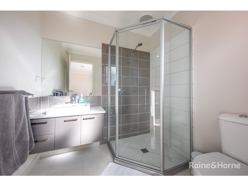 16 Gosse Crescent, Brookfield VIC 3338