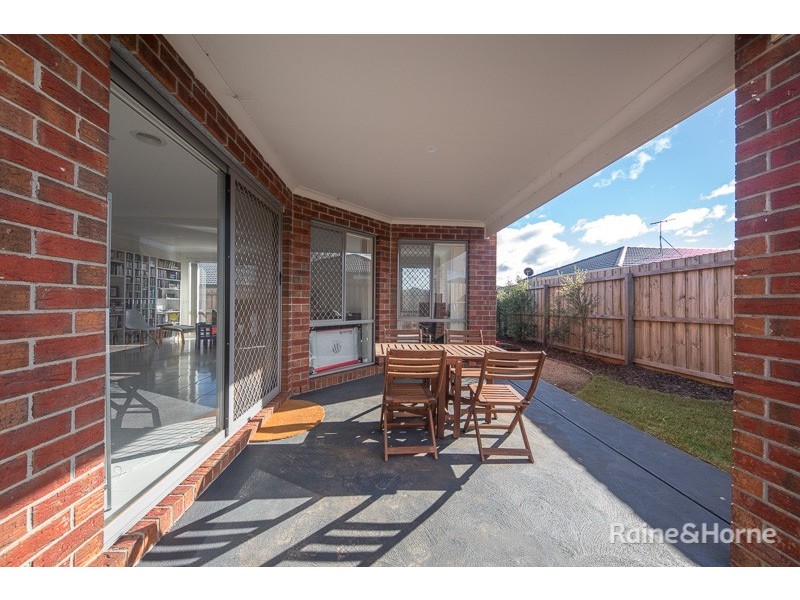 16 Gosse Crescent, Brookfield VIC 3338