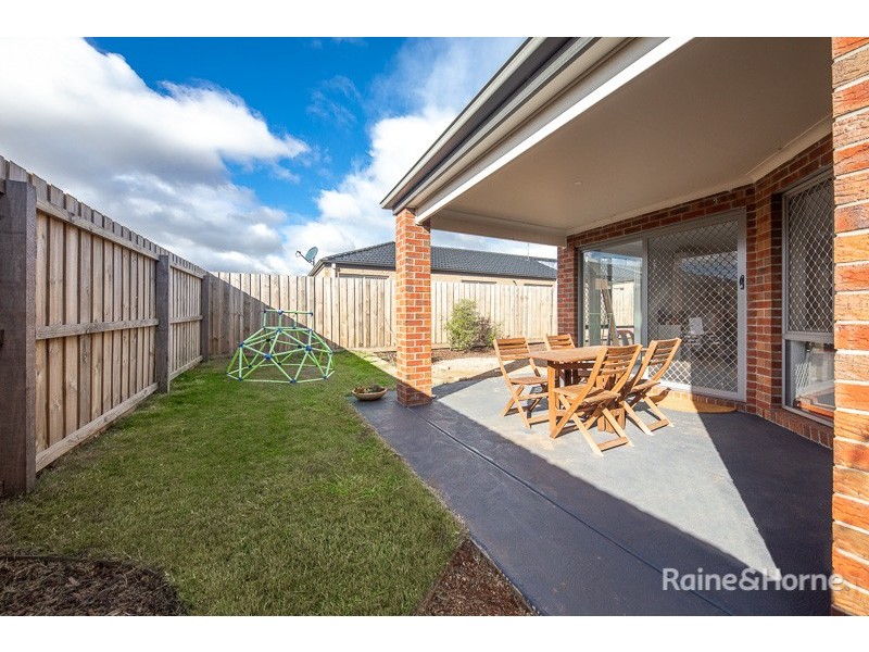 16 Gosse Crescent, Brookfield VIC 3338