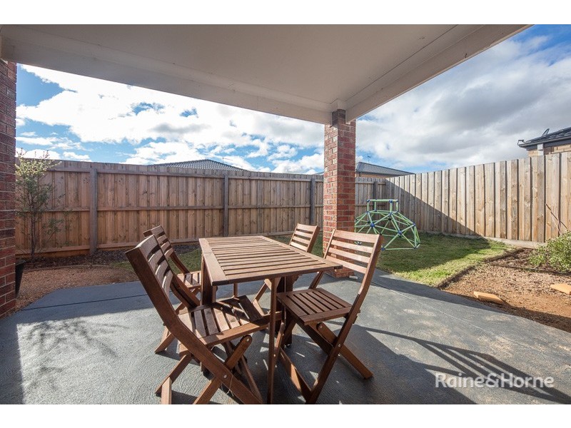 16 Gosse Crescent, Brookfield VIC 3338