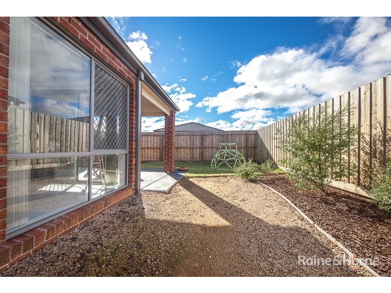 16 Gosse Crescent, Brookfield VIC 3338