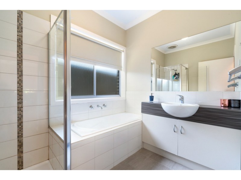 1/25 Lalor Crescent, Sunbury VIC 3429
