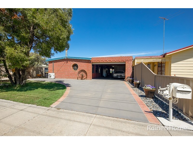 25 Calder Highway, Diggers Rest VIC 3427
