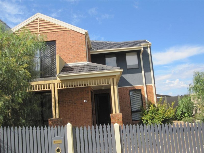 13 WATERSPRITE BOULEVARD, Sunbury VIC 3429