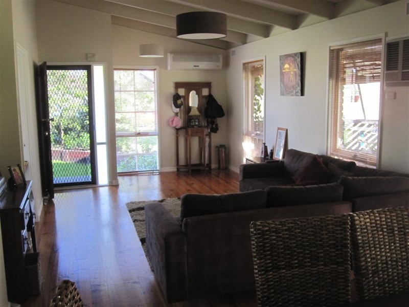 2 LAUREL COURT, Sunbury VIC 3429